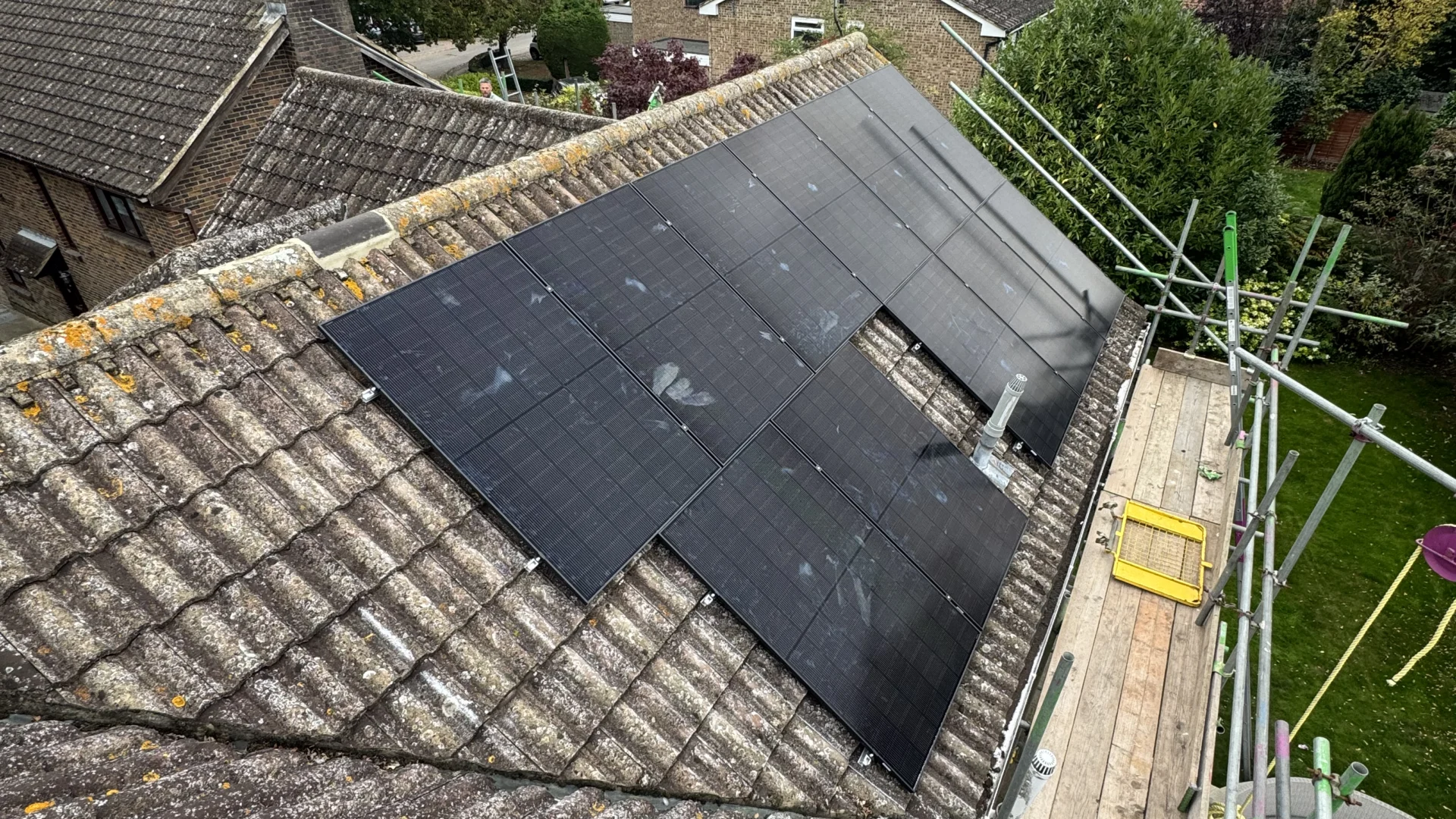 Lampern Renewables Ltd Solar panels, Battery Storage and EV Chargers Fox ESS Storage & Myenergi Zappi EV Billericay